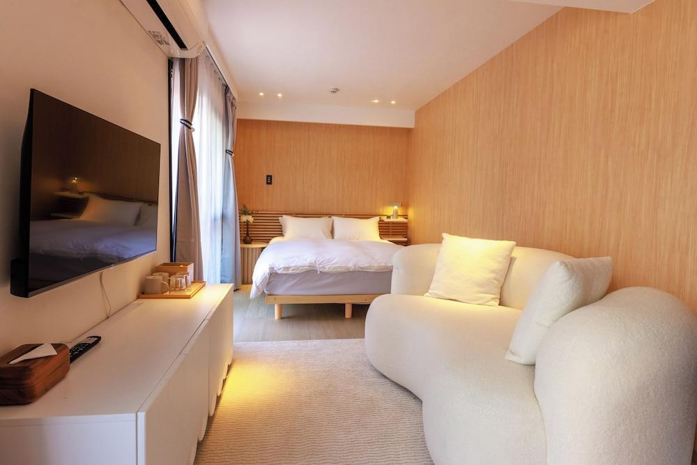 MKG Home Room Type - Romantic Double Room (201)