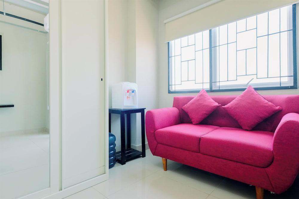 Homey And Restful Studio Royal Sentul Park Apartment - Tap to explore photos