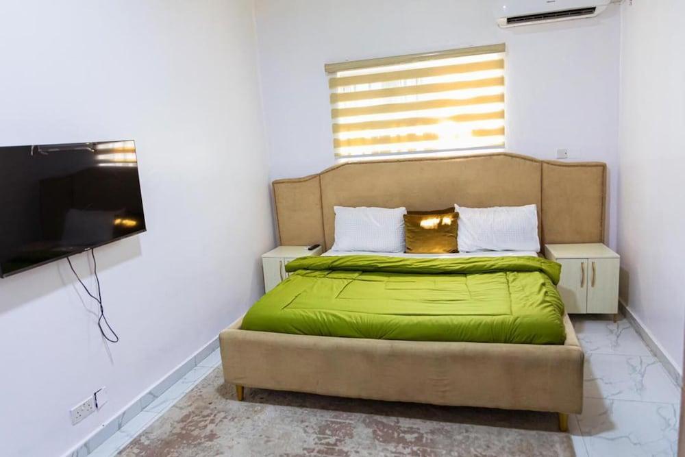 Stunning 2-bed Apartment in Lekki - Tap to explore photos