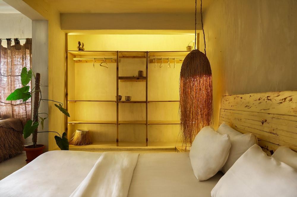 16 by 16 Room Type - Deluxe Suite, 1 King Bed, Non Smoking, City View
