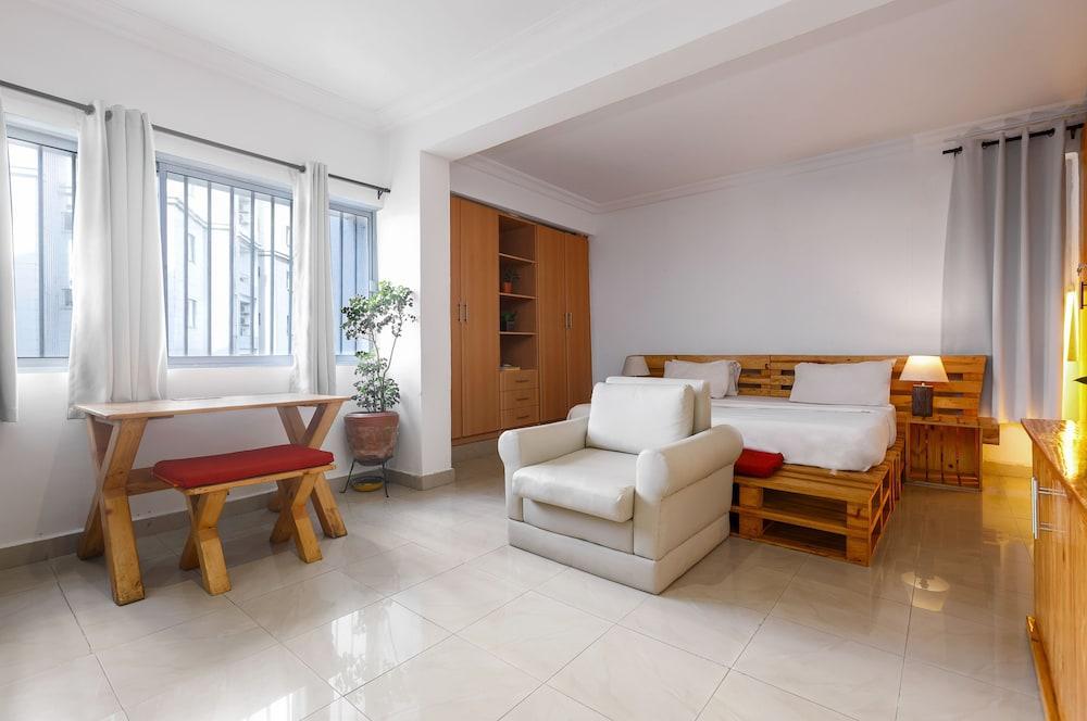 16 by 16 Room Type - Deluxe Suite, 1 King Bed, Non Smoking, City View