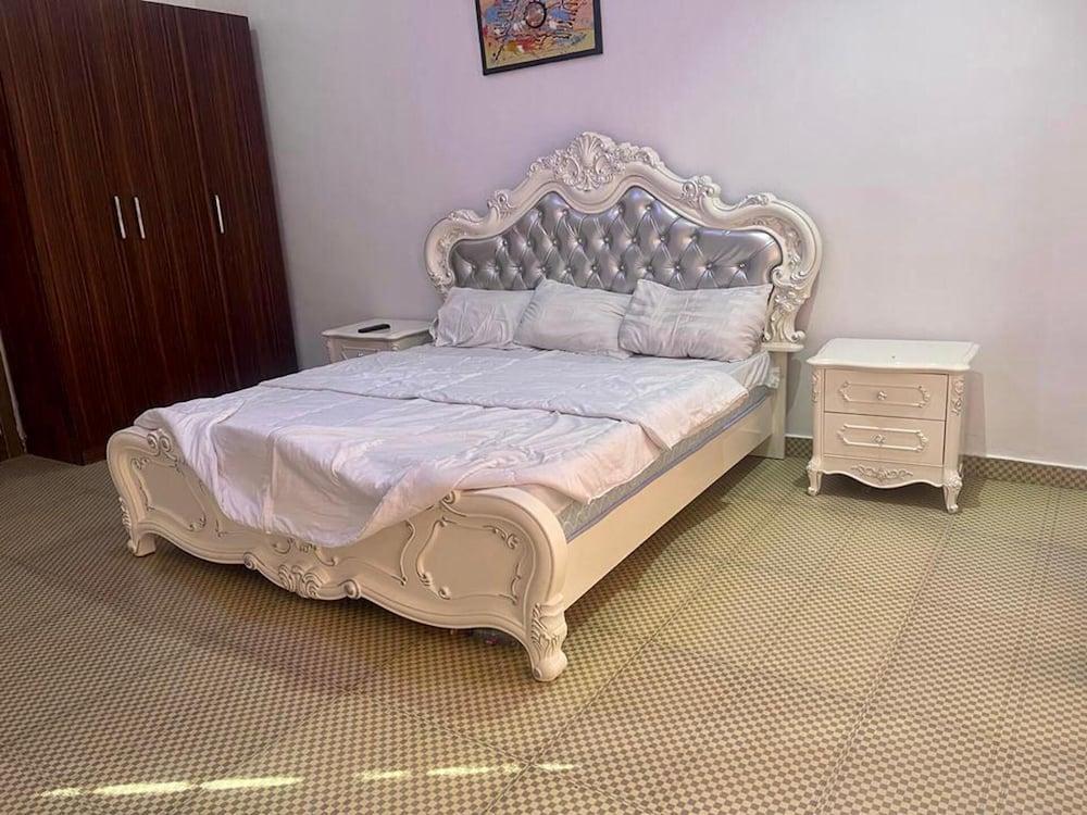 Charming 3-bed House in Lekki - Tap to explore photos