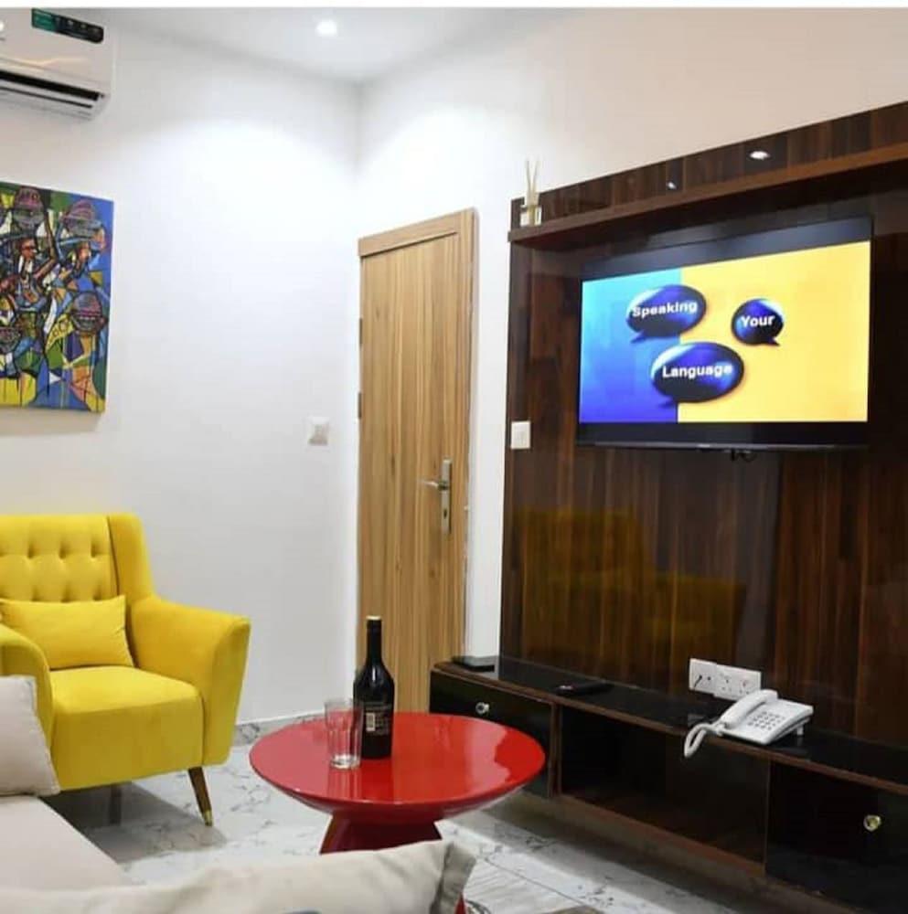 Tito Empire Room Type - Comfort Apartment