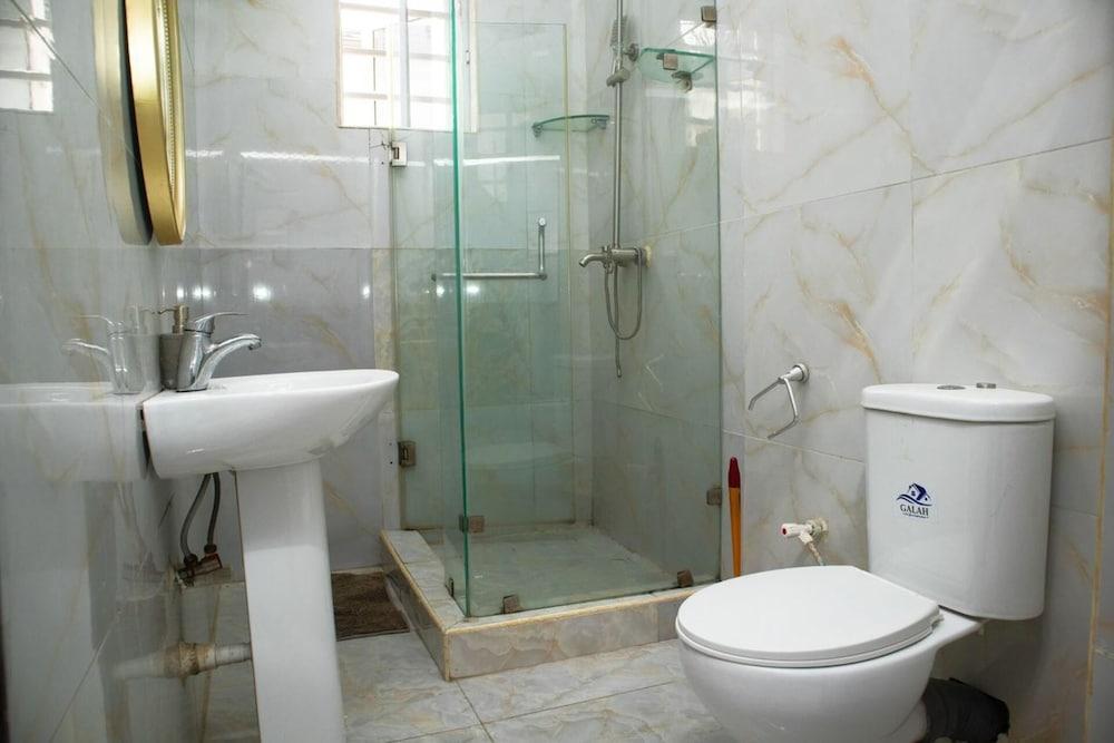 4 Bedroom Fully Detached Duplex in Lekki, Lagos - Tap to explore photos