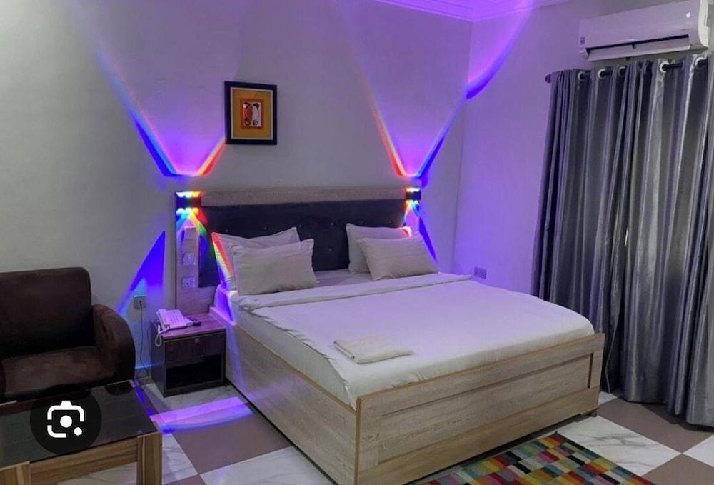 Fibis Hotel Room Type - Deluxe Room