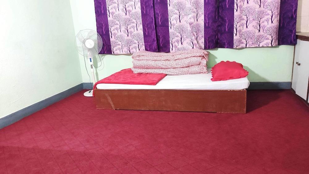 Budget Backpackers Hostel - Tap to explore photos