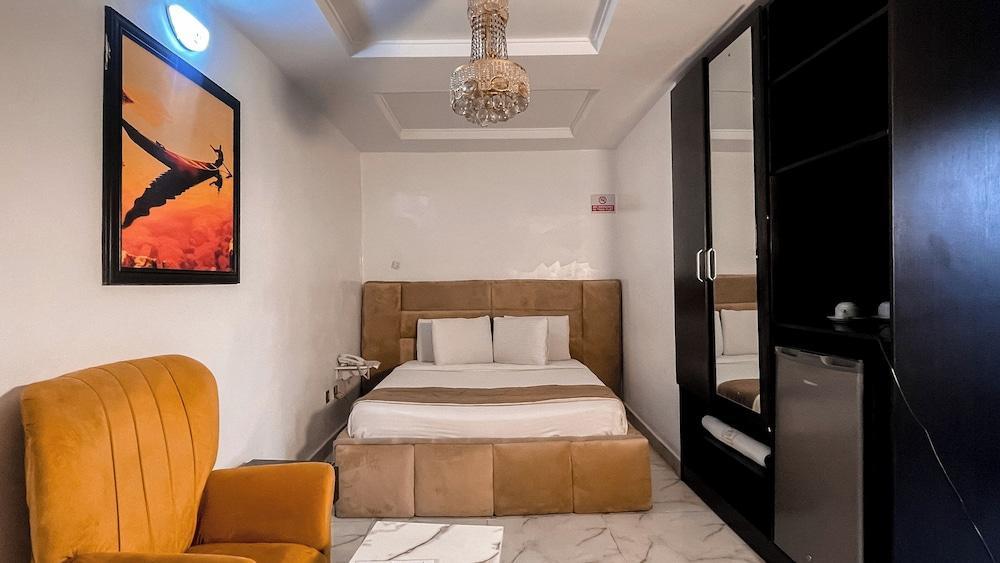 247 Luxury Hotel - Tap to explore photos