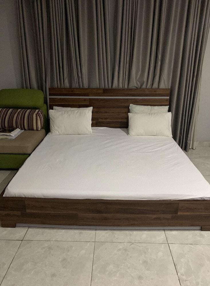 Beautiful 2-bed Apartment in Badore, First Unity - Tap to explore photos