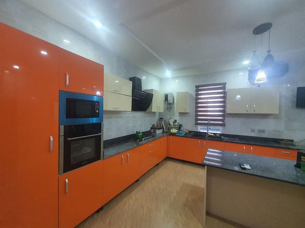Lekki Luxury 5 Bedroom House Duplex in Lekki - Tap to explore photos