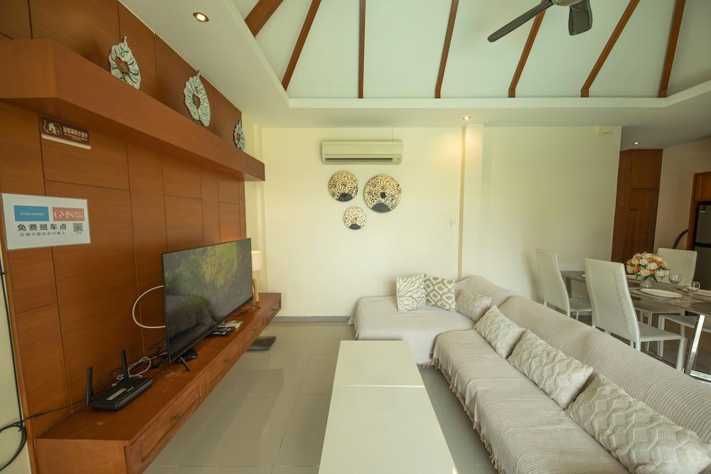 Rawai VIP Villas&water Park700m to beach - Tap to explore photos