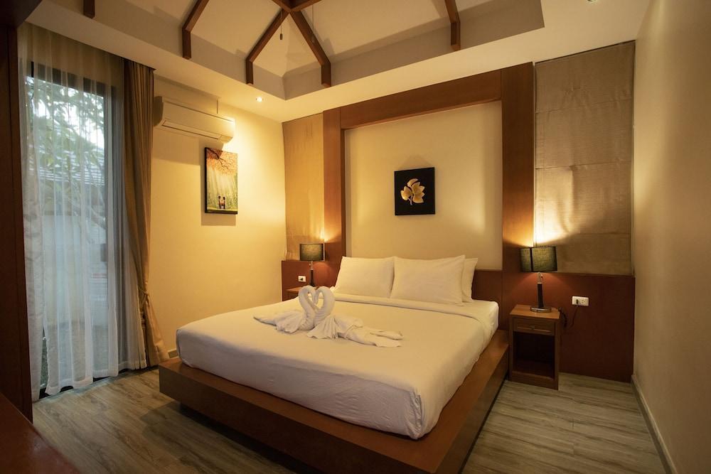 Rawai VIP Villas&water Park700m to beach - Tap to explore photos