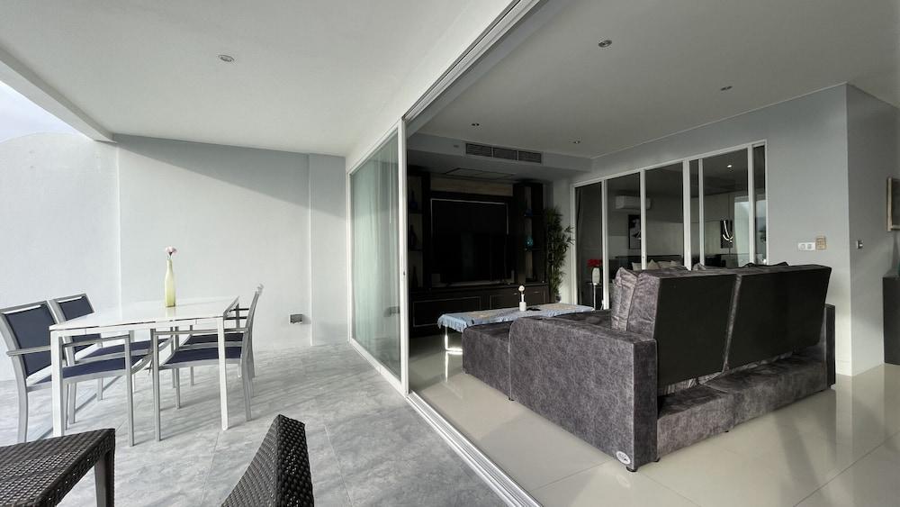 Seaview Condo Overlooking Karon - SPA3 - Tap to explore photos