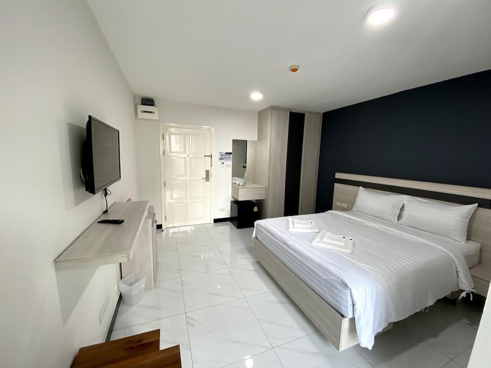OK Hotel Bangkok - Tap to explore photos