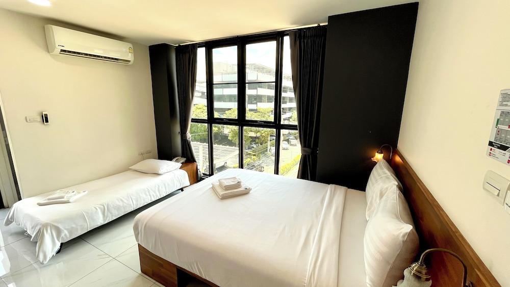 OK Hotel Bangkok Room Type - Superior Triple Room