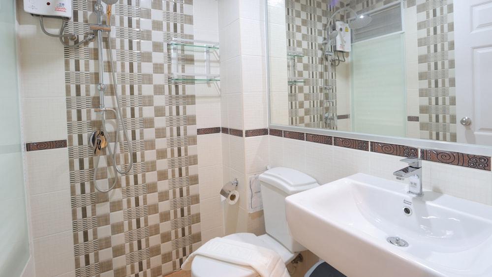B2 Suan Luang Rama 9 Srinakarin 42 Boutique & Budget Hotel - Tap to explore photos