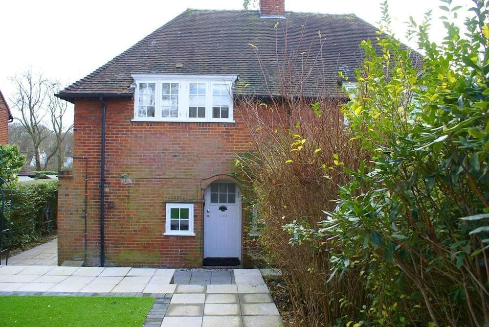 Inviting, Relaxing, 2-bed House-hampstead-london - Tap to explore photos