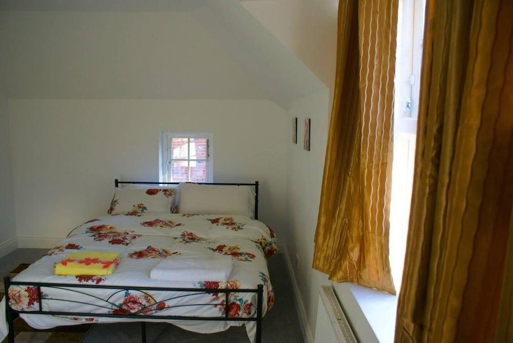 Inviting, Relaxing, 2-bed House-hampstead-london - Tap to explore photos