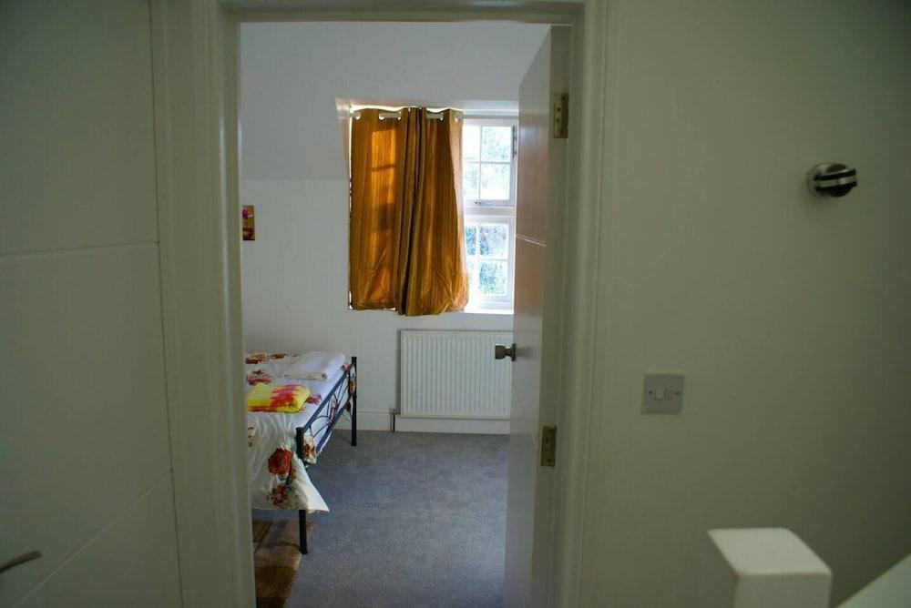 Inviting, Relaxing, 2-bed House-hampstead-london - Tap to explore photos