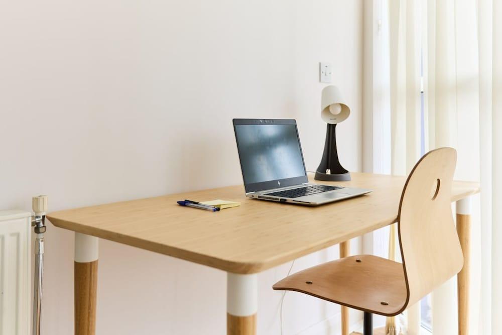 The Queensland Sanctuary - Trendy 2bdr Flat With Terrace - Tap to explore photos