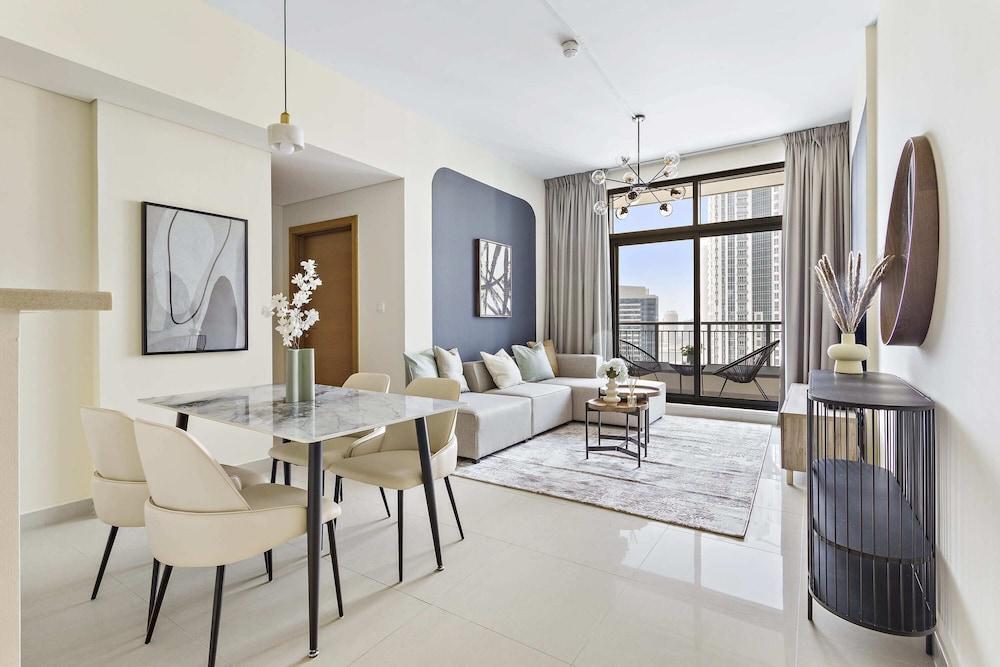 Refurbished 1BR in Downtown Balcony Gym Pool - Tap to explore photos