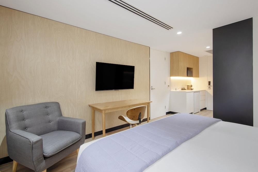 Haberfield Hotel Room Type - Deluxe King Room with bath