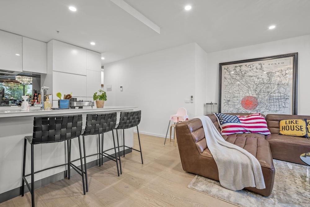 StayAU Modern Townhouse - Tap to explore photos