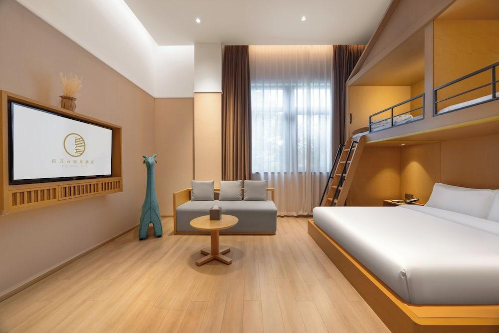 Hyakumangoku Onsen Hotel - Free Shuttle Service to Shanghai Disneyland Room Type - Family Room with Three Beds