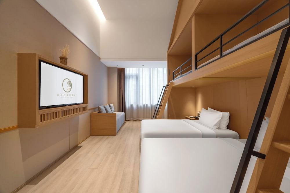 Hyakumangoku Onsen Hotel - Free Shuttle Service to Shanghai Disneyland Room Type - Family Quad Room
