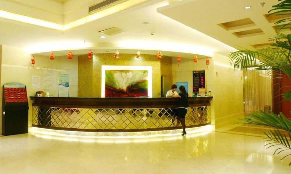 Hongluyuan Ningjiang Grand Hotel - Tap to explore photos