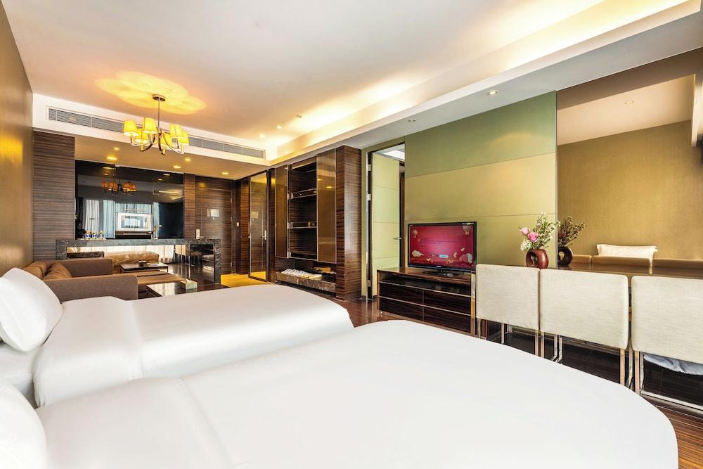 Side Apartment Room Type - Deluxe Triple Room