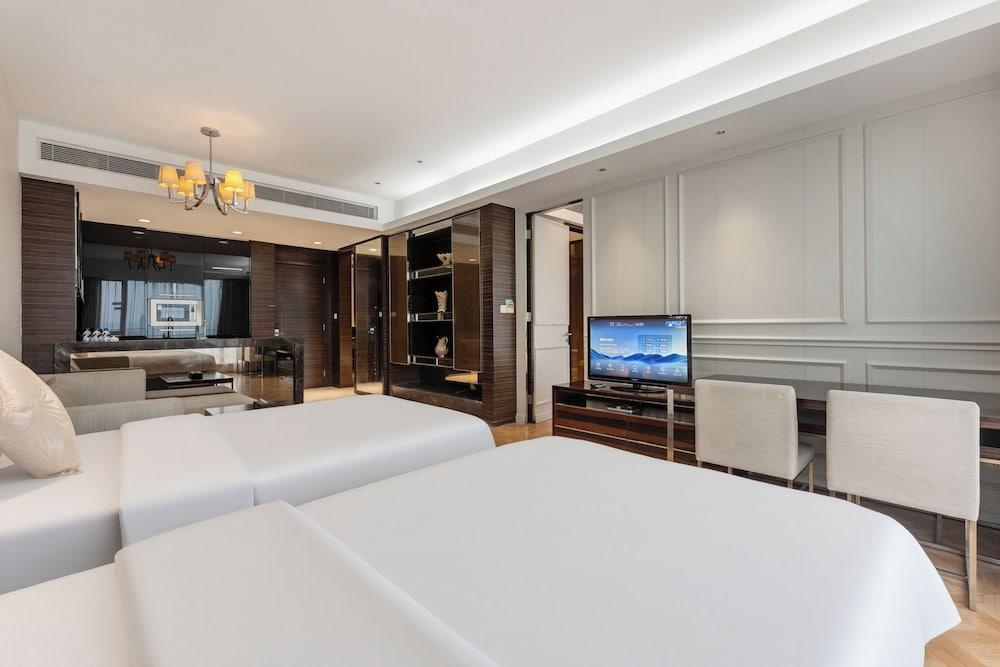 Side Apartment Room Type - Deluxe Triple Room