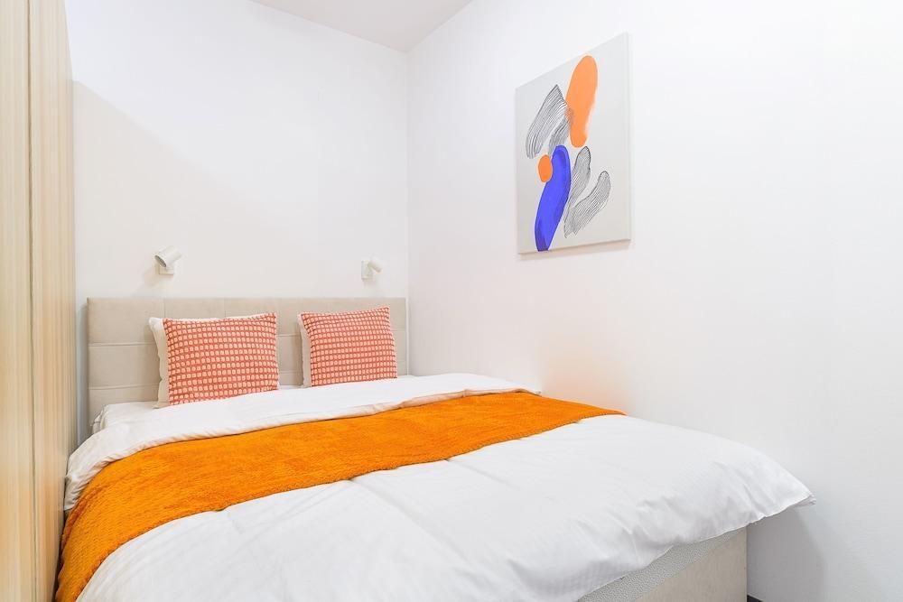 Deluxe loft with 3 bedrooms in Prague - Tap to explore photos