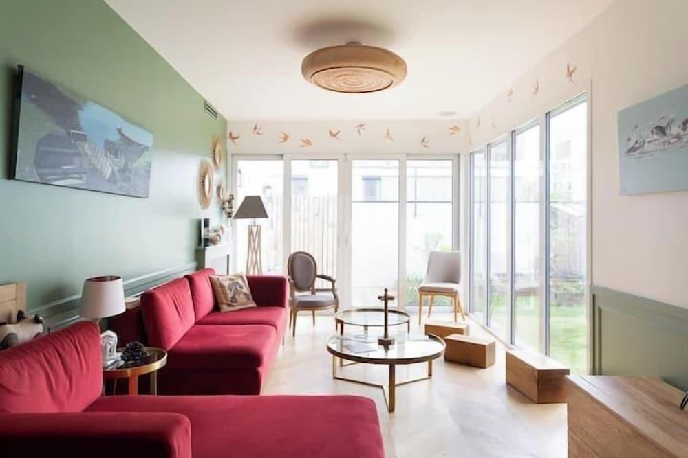 Paris Agnette Garden House - Tap to explore photos