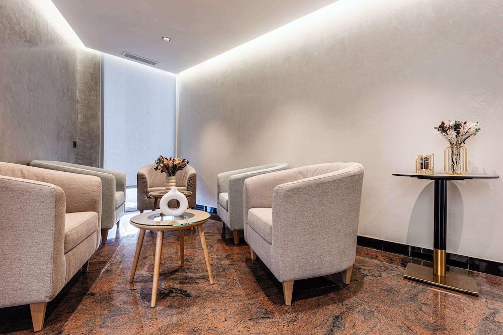 Brit Hotel Privilège Paris - Rosny