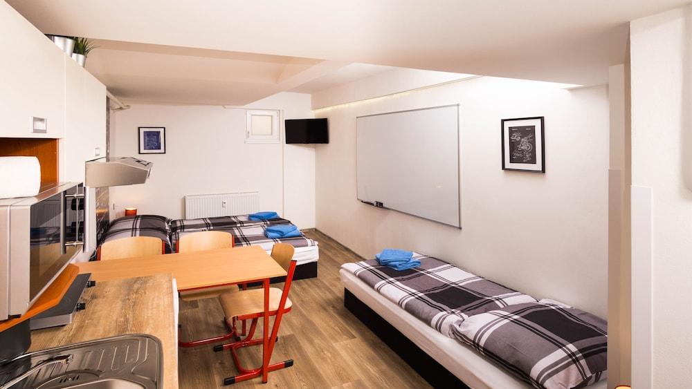 School Apartment by metro stop Vyšehrad Room Type - Comfort Studio, 3 Twin Beds