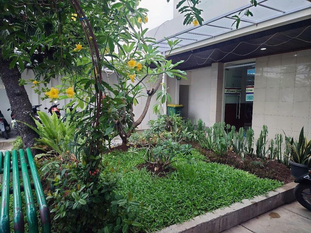 Wisma Shalom - Tap to explore photos