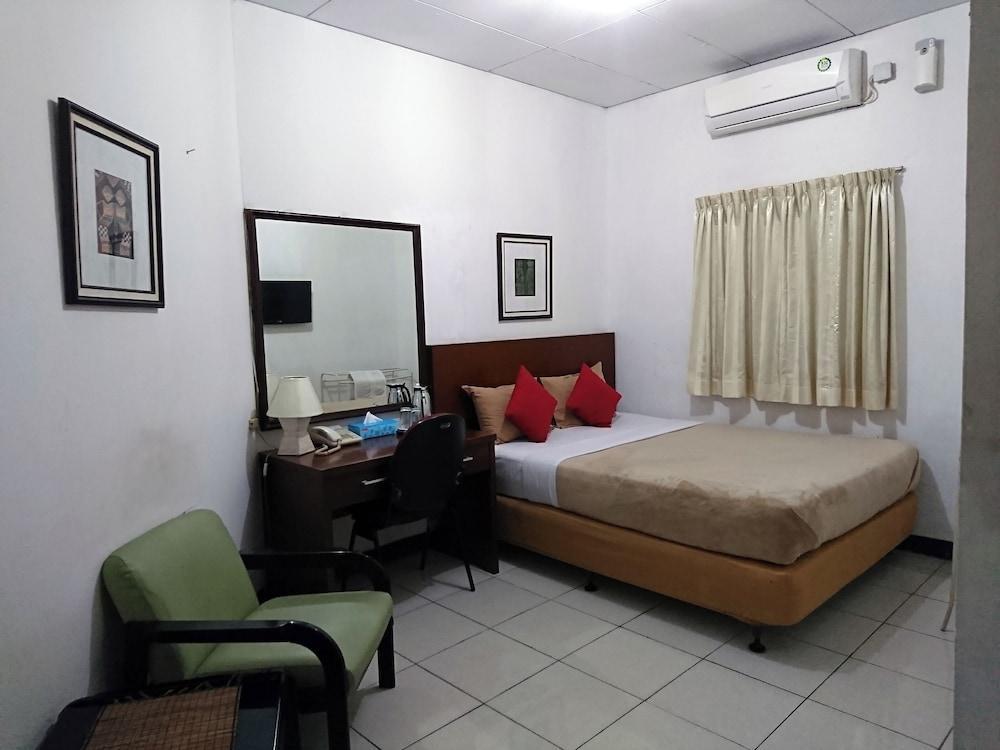 Wisma Shalom Room Type - Basic Double or Twin Room