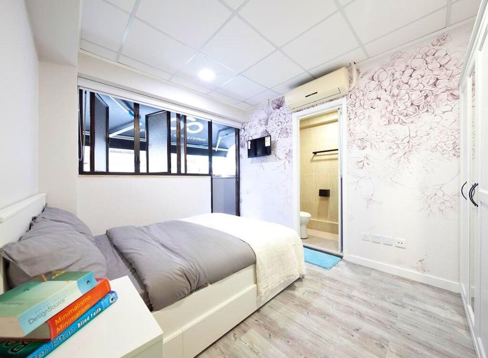 Pillows Co-Living Room Type - Deluxe Double Room, Balcony