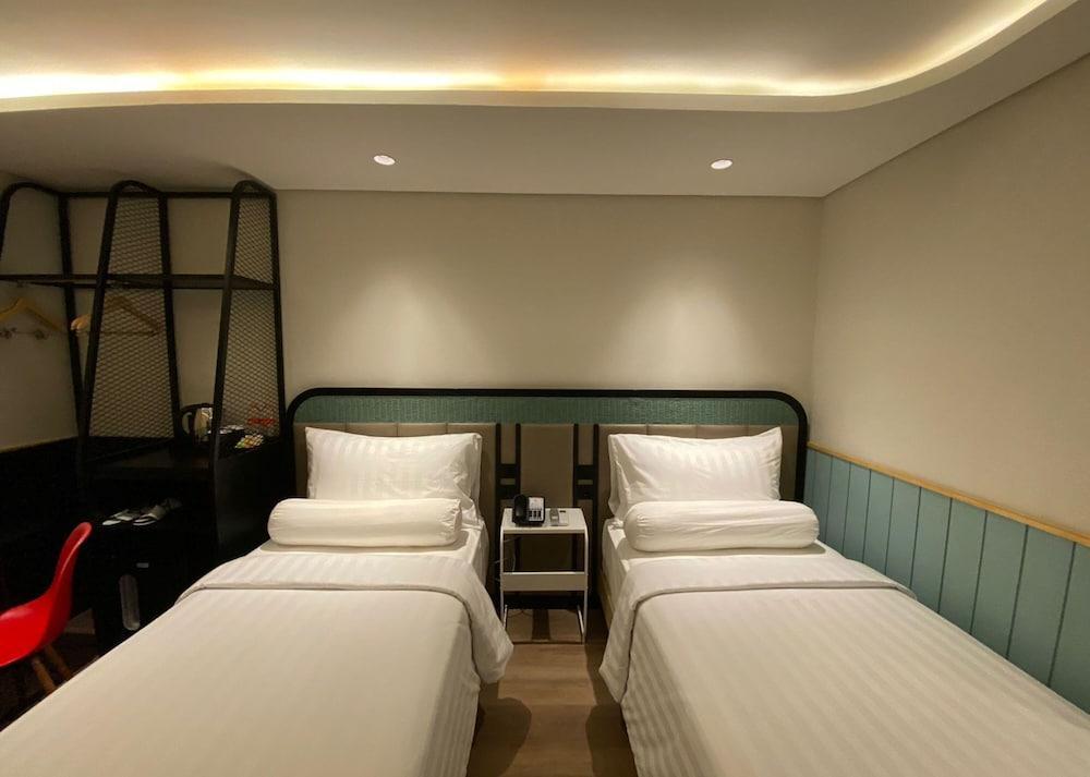 Luxeur Jakarta - Setiabudi - Tap to explore photos