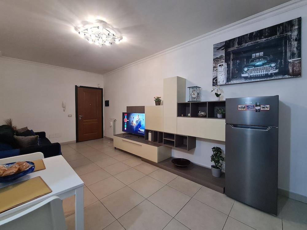 Rooms And Comfort Apartment - Tap to explore photos