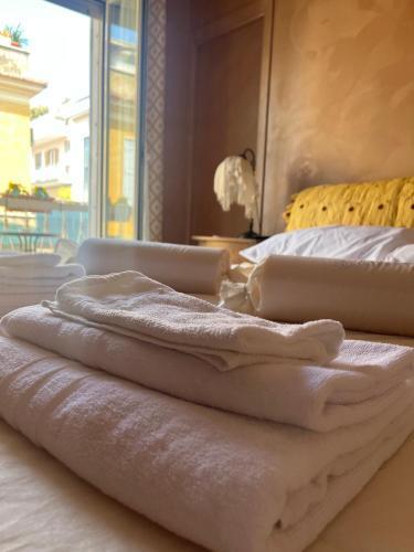 Specter Guesthouse - Tap to explore photos