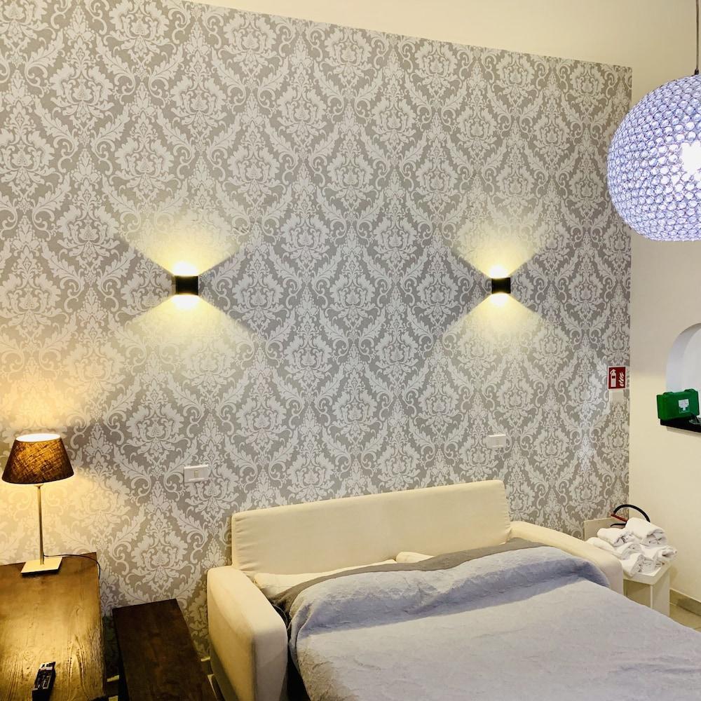 Chroma Apt Farinone 28 - Tap to explore photos