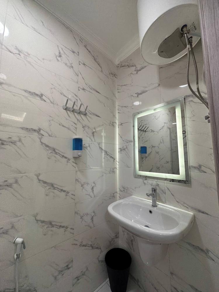 Luxury Room Near Downtown - Tap to explore photos