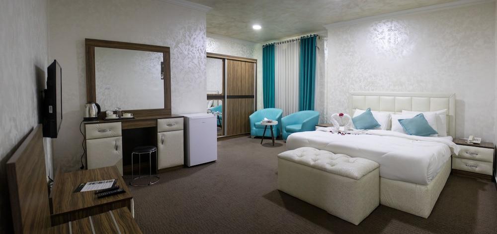 The Castle hotel Room Type - Deluxe Double Room
