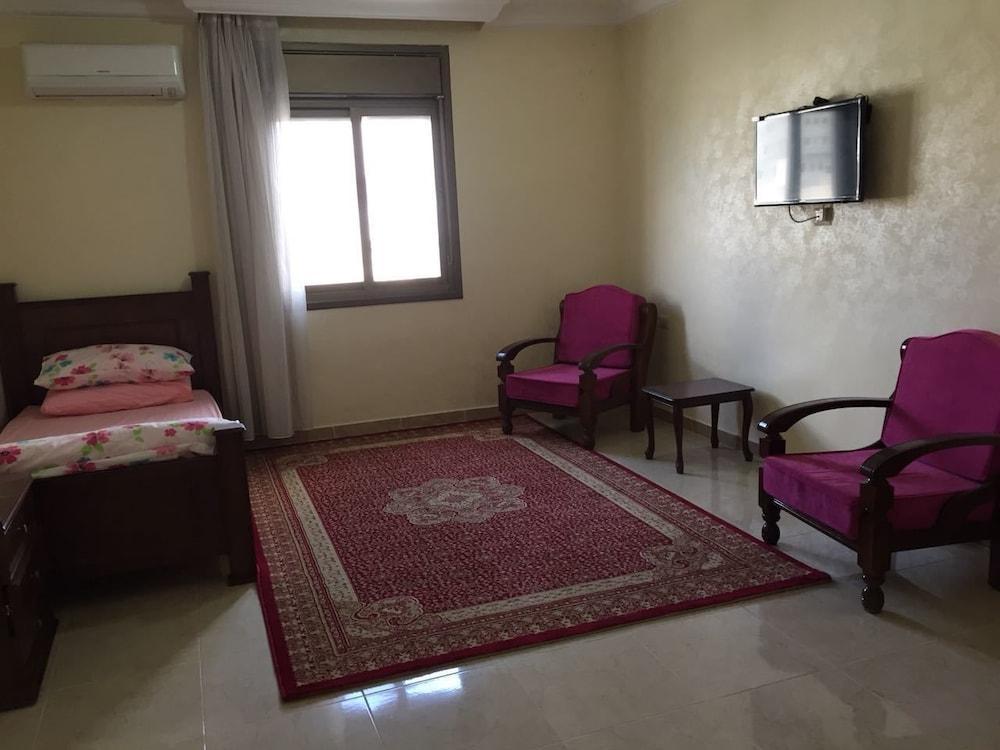 Ikhwa studio apartments -Female guests only- - Tap to explore photos