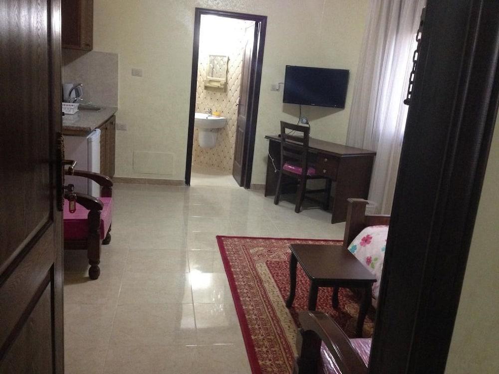 Ikhwa studio apartments -Female guests only- - Tap to explore photos