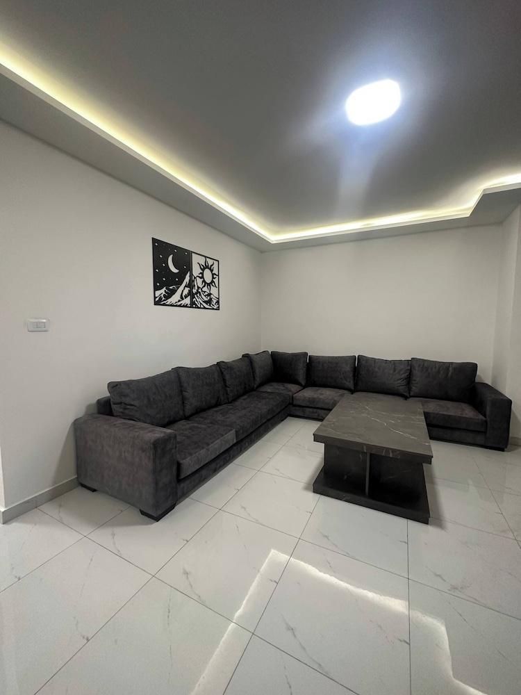 Jrecozy Home Near All Services 22 Room Type - Apartment, 2 Bedrooms, Accessible, Smoking