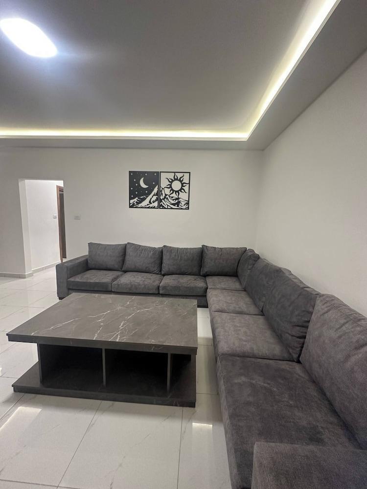 Jrecozy Home Near All Services 22 - Tap to explore photos