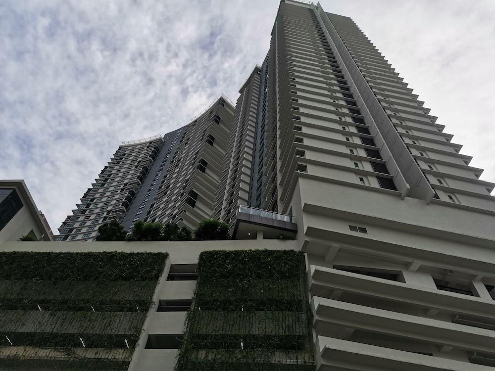 The OOAK Suites and Residences at Sunway 163 (Kiara 163) - Tap to explore photos