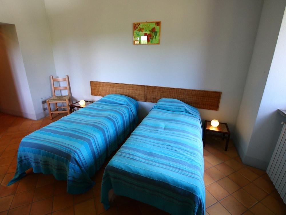 Villa Near Lake Bracciano With Pool - Tap to explore photos
